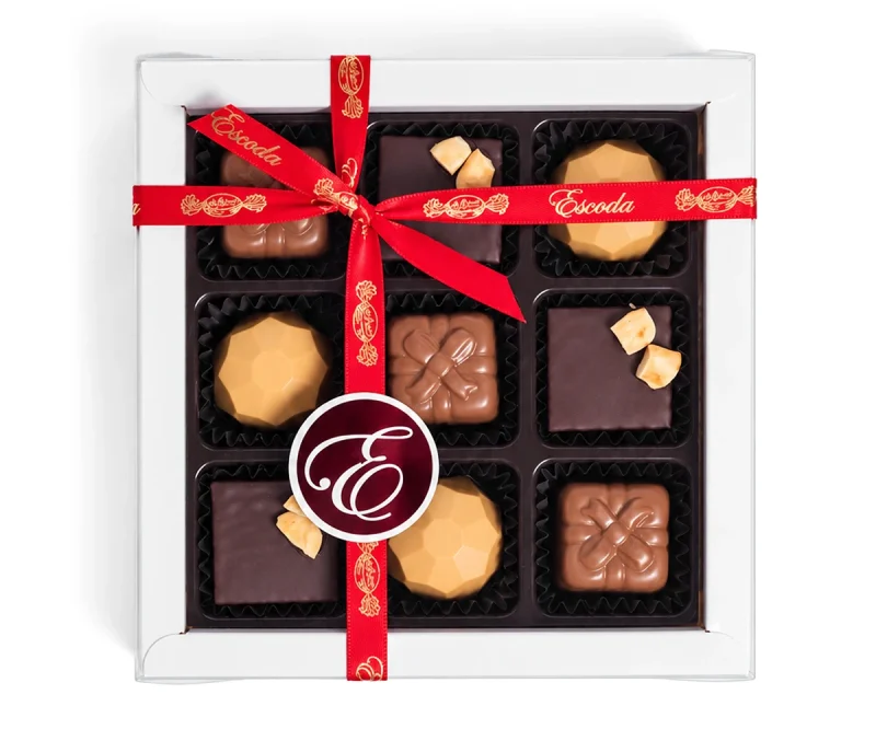Caja 9 bombones - Almendra, Pistacho, Chocolate Gold